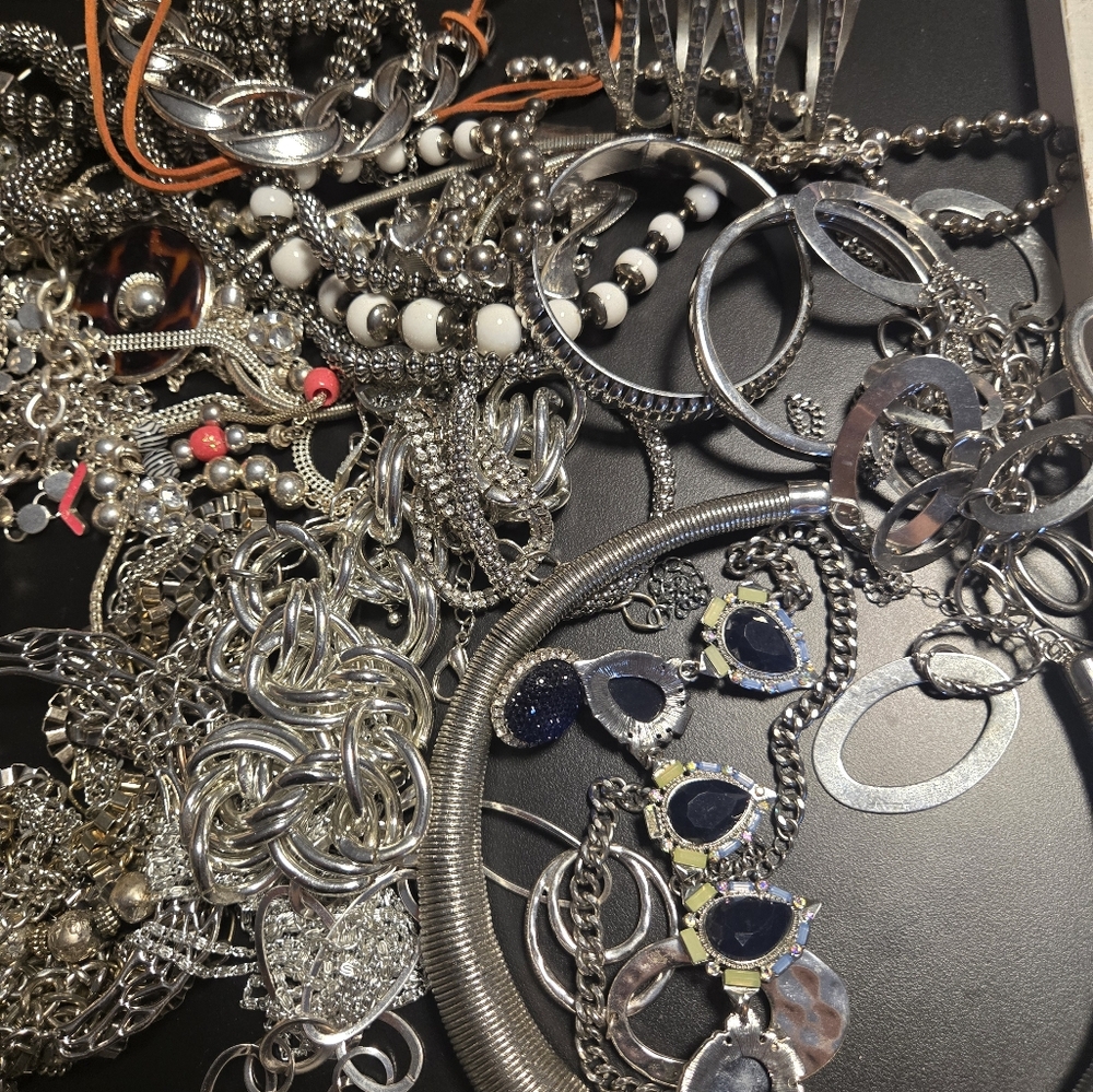 Silvertone Jewerly Lot Huge 39 Pc Vintage And Modern Wearable - Picture 11 of 12